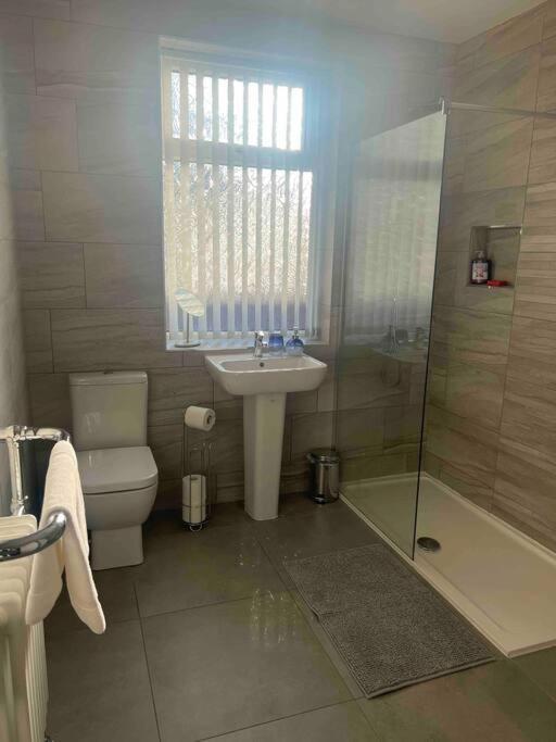 Anfield Home Sleeps 5 Close To Lfc Free Parking Liverpool Exteriör bild