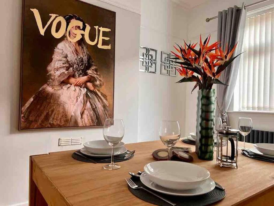 Anfield Home Sleeps 5 Close To Lfc Free Parking Liverpool Exteriör bild