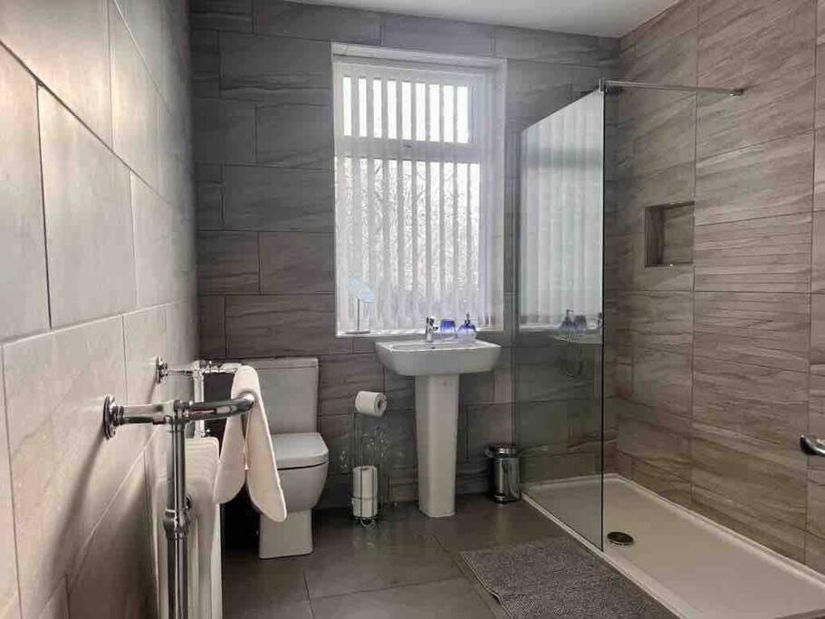 Anfield Home Sleeps 5 Close To Lfc Free Parking Liverpool Exteriör bild