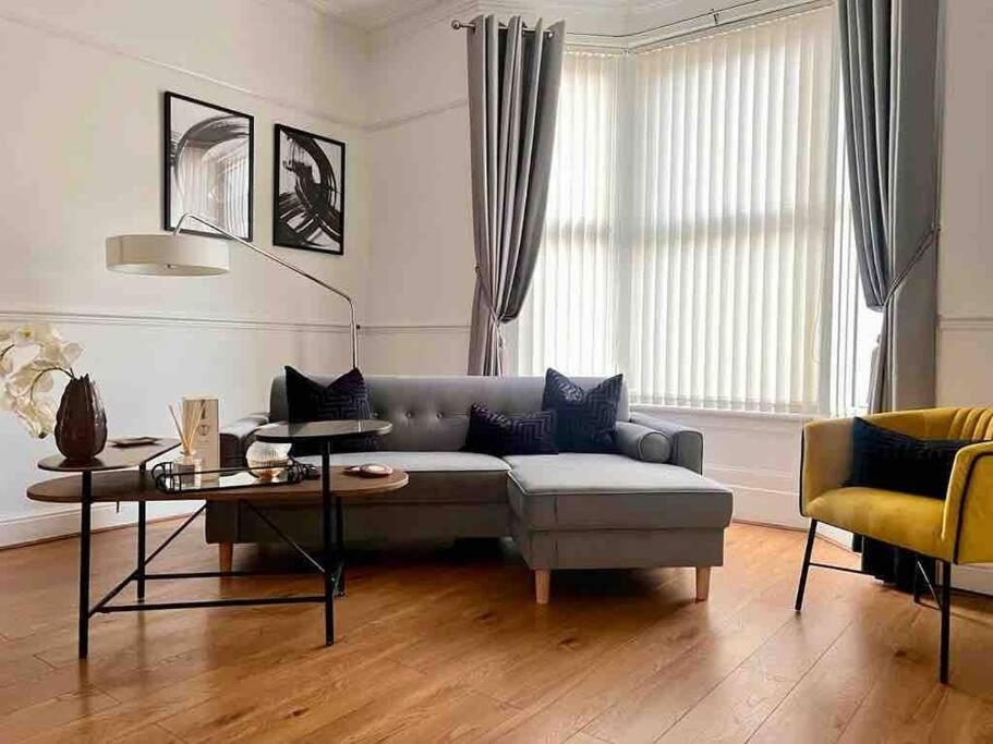 Anfield Home Sleeps 5 Close To Lfc Free Parking Liverpool Exteriör bild