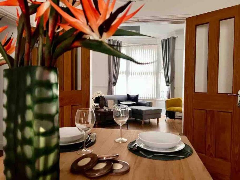 Anfield Home Sleeps 5 Close To Lfc Free Parking Liverpool Exteriör bild