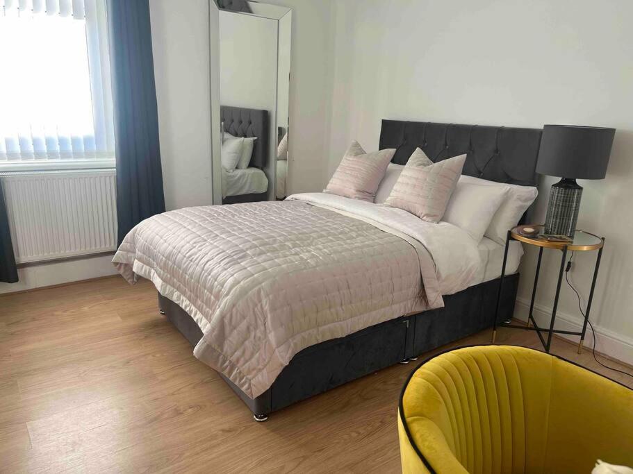 Anfield Home Sleeps 5 Close To Lfc Free Parking Liverpool Exteriör bild